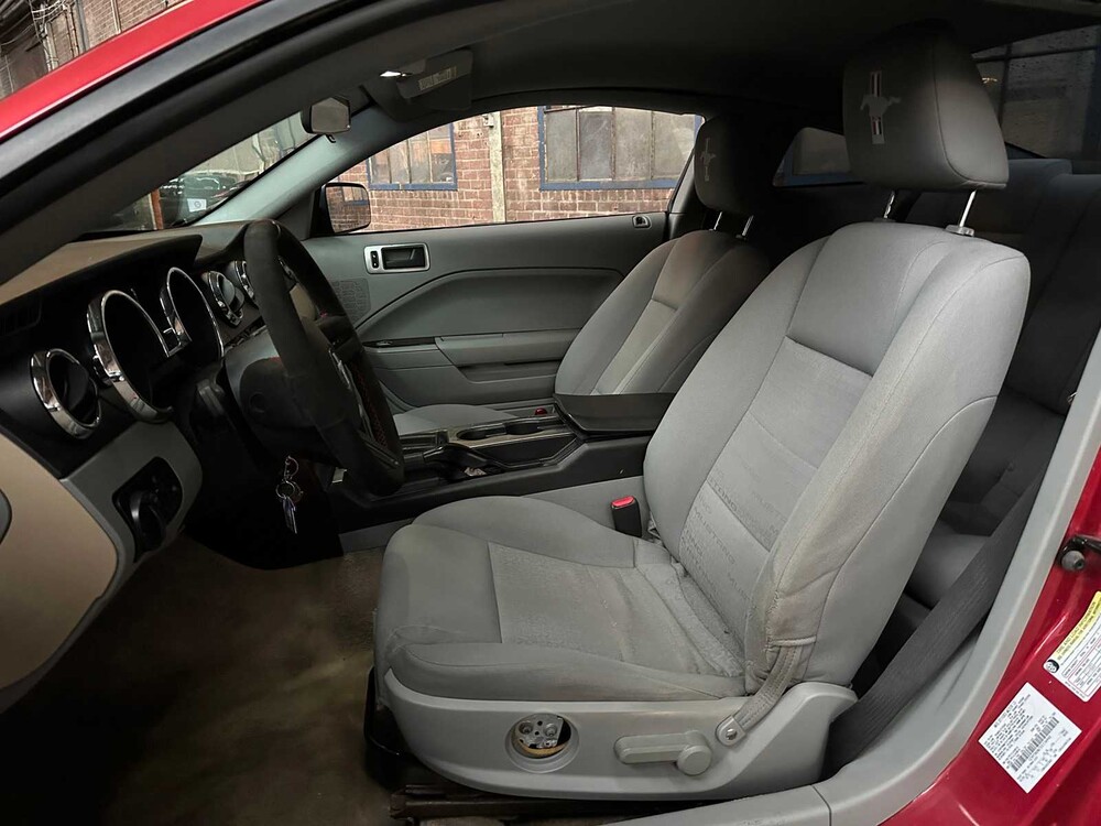 Ford Mustang Coupe 4.0 V6 Deluxe 212hp 2005 -Youngtimer-