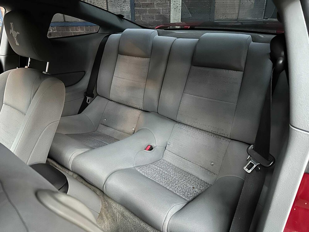 Ford Mustang Coupe 4.0 V6 Deluxe 212hp 2005 -Youngtimer-