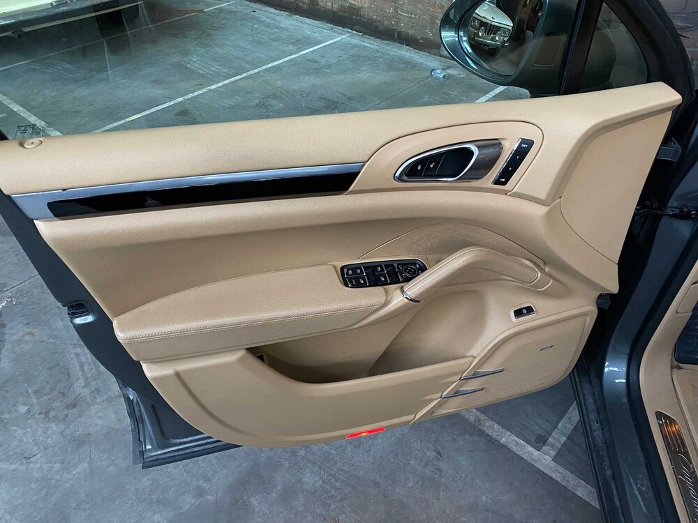 Porsche Cayenne S E-Hybrid 3.0 V6 416hp Plug-In FACELIFT 2015 ORIG-GB, 3-ZHG-85