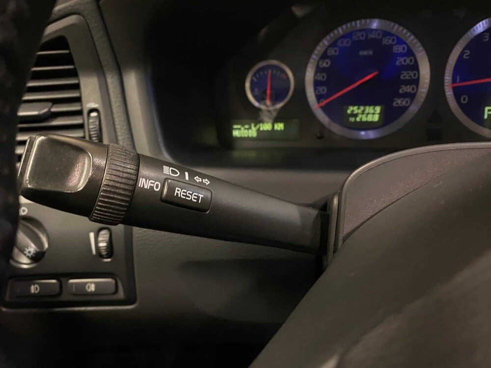 Volvo V70 2.5 R 299pk 2003pk, 61-PNB-1  Youngtimer