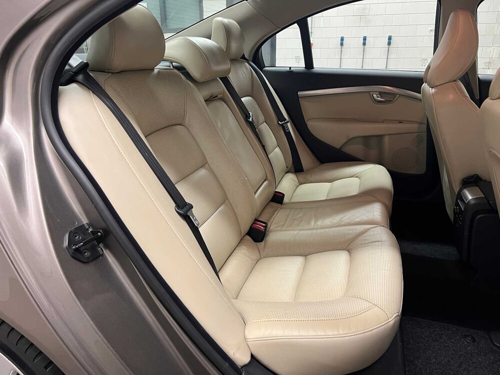 Volvo S80 4.4 V8 AWD Summum 315pk 2006, 22-ZB-PH Youngtimer