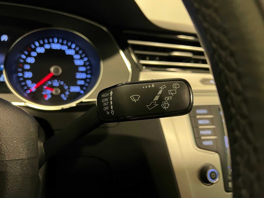 Volkswagen Passat Variant 1.6 TDI Connected Series Plus 120hp 2017, L-560-SZ