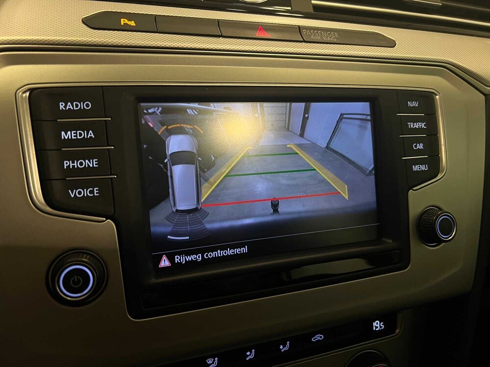 Volkswagen Passat Variant 1.6 TDI Connected Series Plus 120hp 2017, L-560-SZ