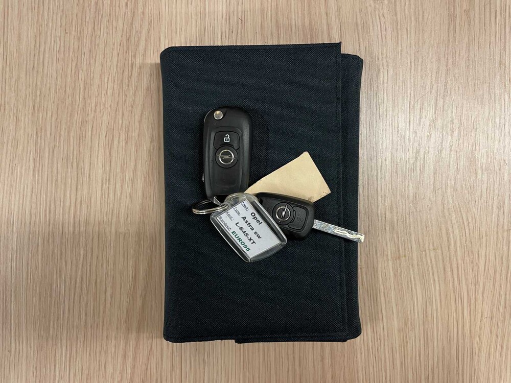 Opel Astra Sports Tourer 1.2 Edition 2020 110PS 2021 (Original-NL), L-645-XT