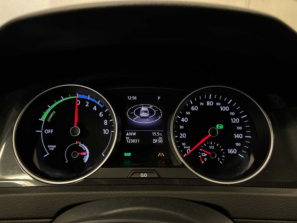 Volkswagen e-Golf 136PS 2019 (Original-NL + 1. Besitzer), XF-656-H