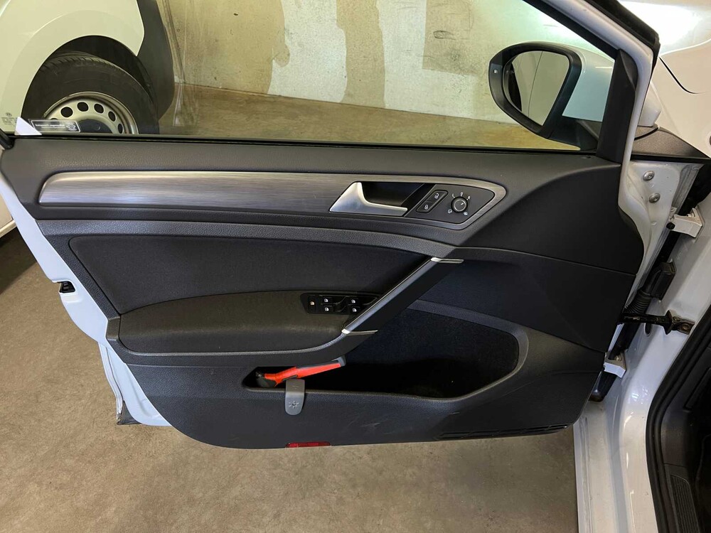 Volkswagen e-Golf 136PS 2019 (Original-NL + 1. Besitzer), XF-656-H