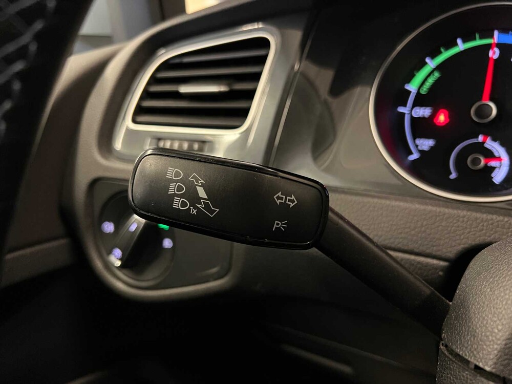 Volkswagen e-Golf 136PS 2019 (Original-NL + 1. Besitzer), XF-656-H