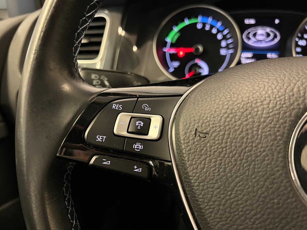 Volkswagen e-Golf 136PS 2019 (Original-NL + 1. Besitzer), XF-656-H