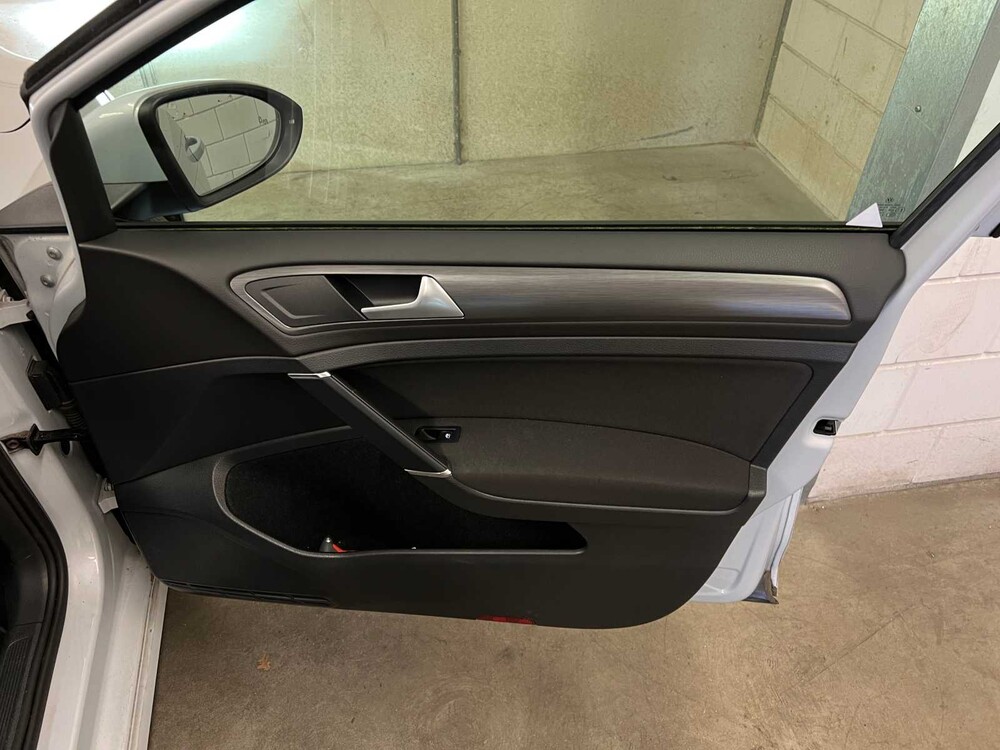 Volkswagen e-Golf 136PS 2019 (Original-NL + 1. Besitzer), XF-656-H