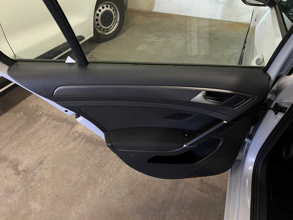 Volkswagen e-Golf 136PS 2019 (Original-NL + 1. Besitzer), XF-656-H