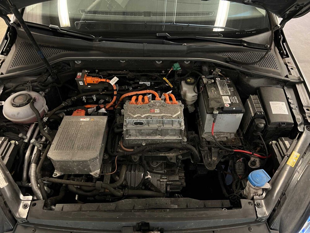 Volkswagen e-Golf 136PS 2019 (Original-NL + 1. Besitzer), XF-656-H