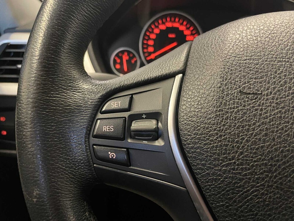 BMW 320i EfficientDynamics Edition Executive 170PS 2013 3er (Original-NL), 1-SKL-22