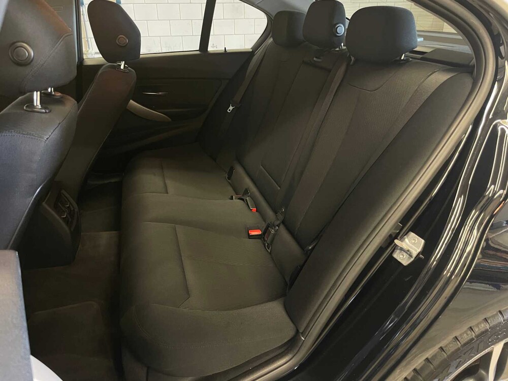 BMW 320i EfficientDynamics Edition Executive 170PS 2013 3er (Original-NL), 1-SKL-22