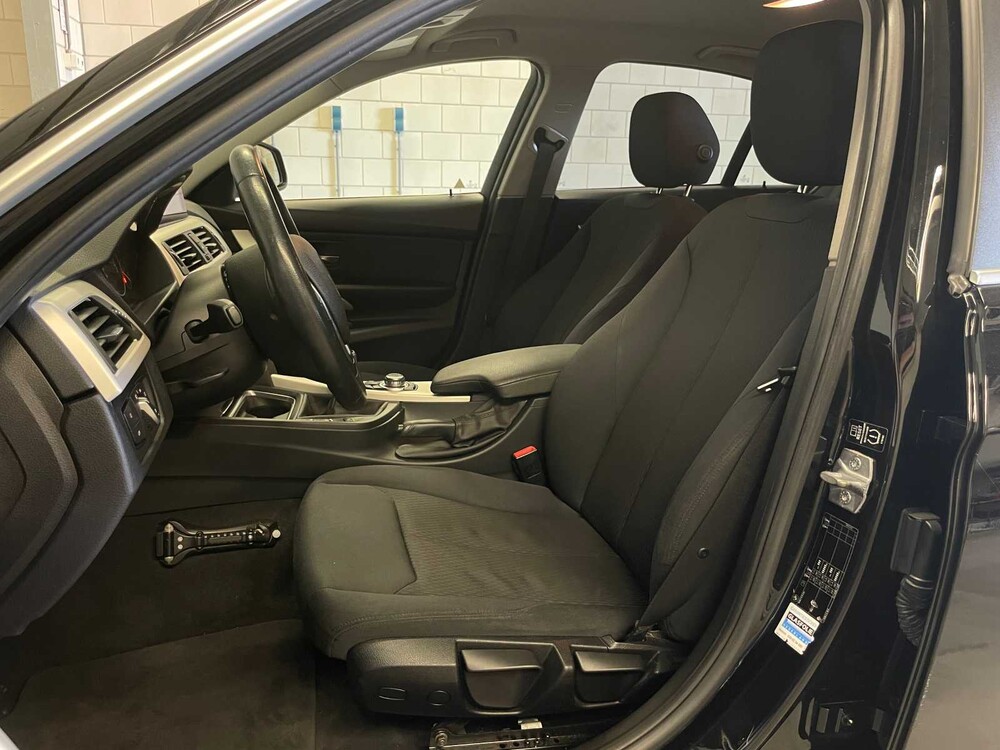 BMW 320i EfficientDynamics Edition Executive 170PS 2013 3er (Original-NL), 1-SKL-22