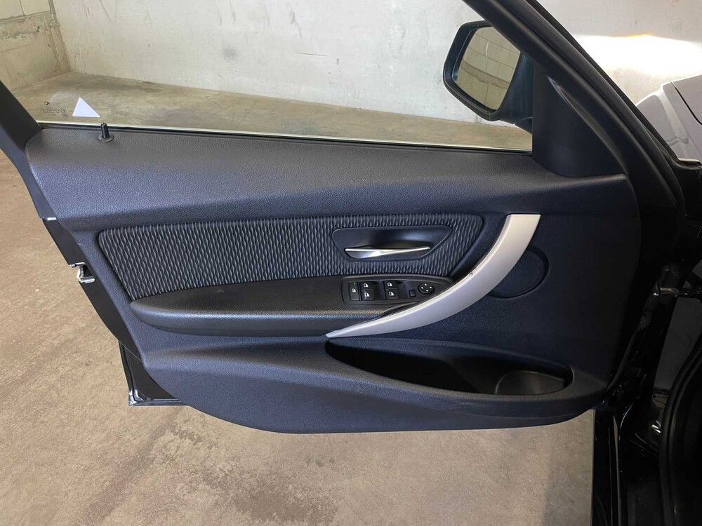 BMW 320i EfficientDynamics Edition Executive 170PS 2013 3er (Original-NL), 1-SKL-22