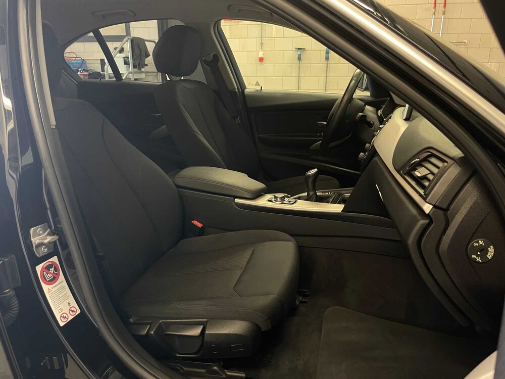 BMW 320i EfficientDynamics Edition Executive 170PS 2013 3er (Original-NL), 1-SKL-22