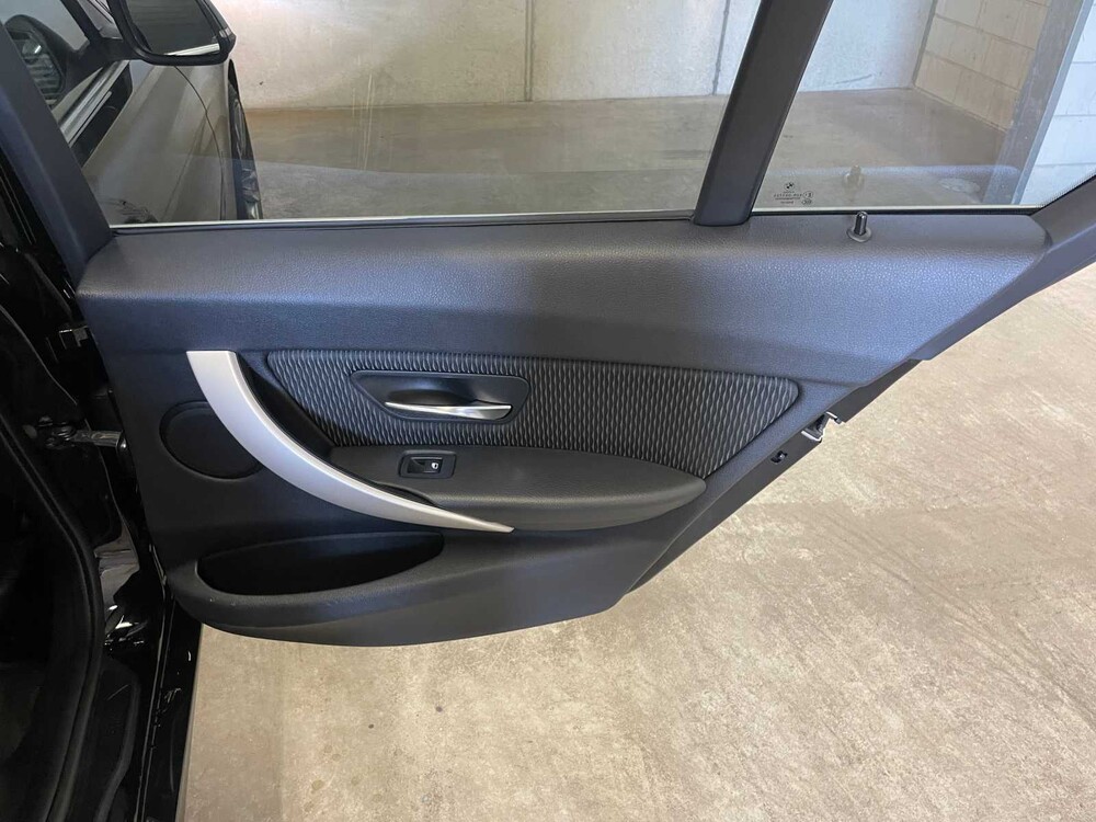 BMW 320i EfficientDynamics Edition Executive 170PS 2013 3er (Original-NL), 1-SKL-22