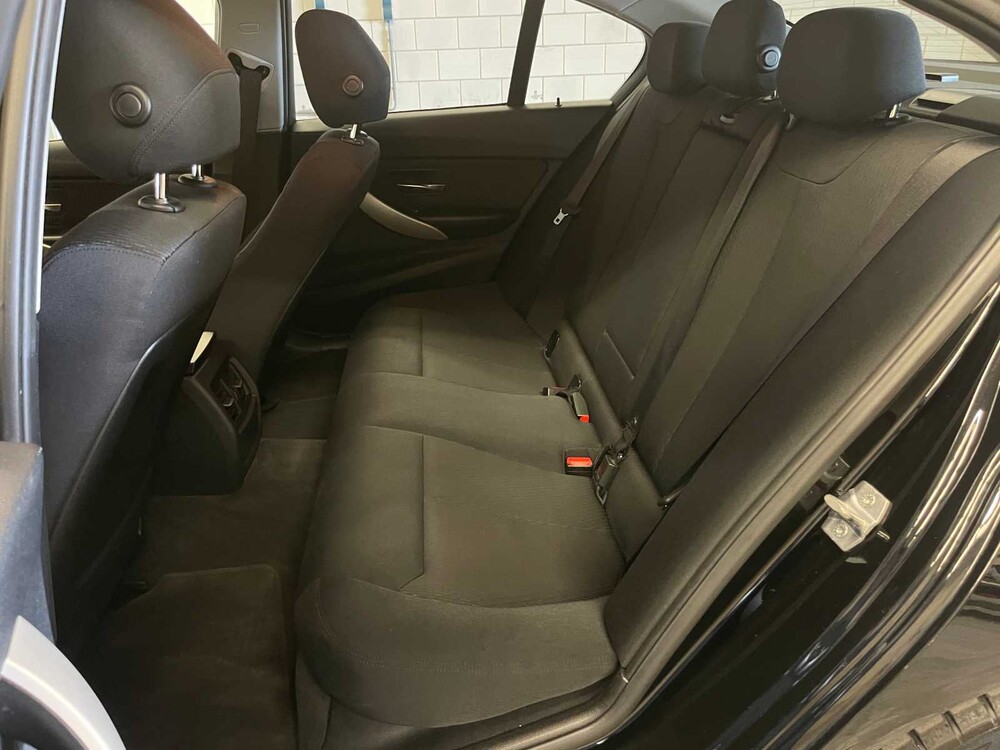 BMW 320i EfficientDynamics Edition Executive 170PS 2013 3er (Original-NL), 1-SKL-22