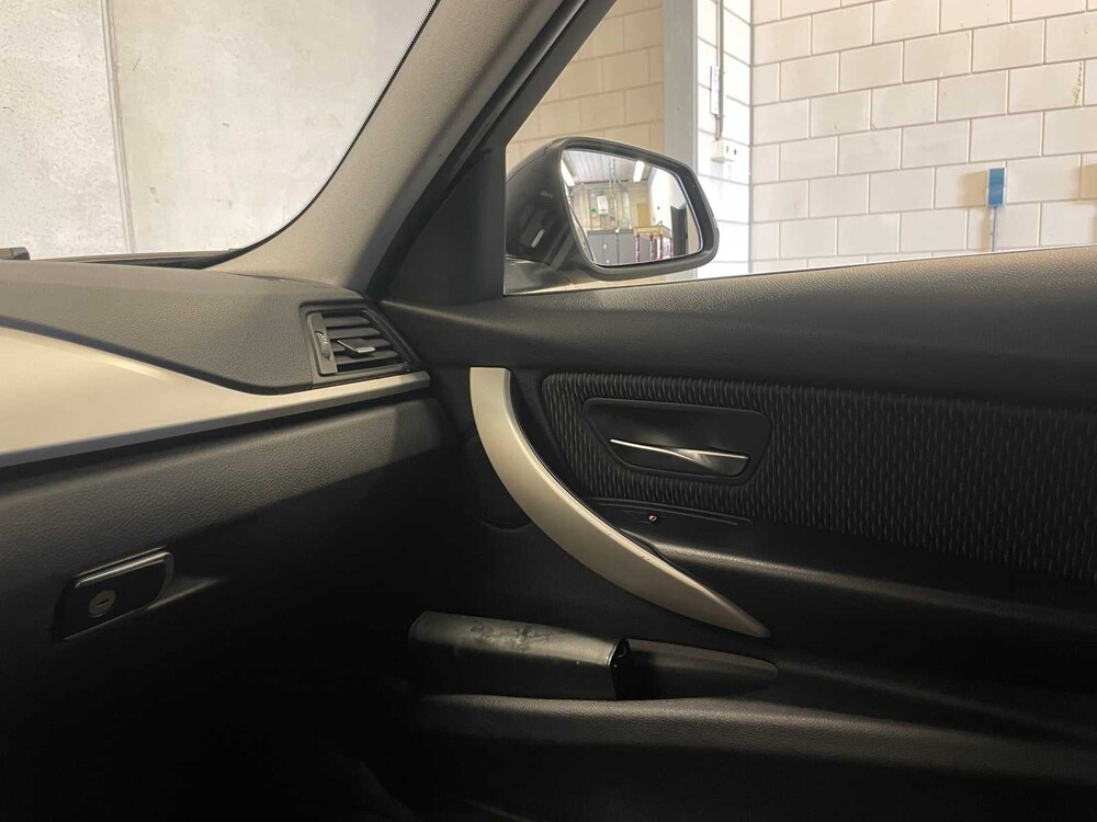 BMW 320i EfficientDynamics Edition Executive 170PS 2013 3er (Original-NL), 1-SKL-22