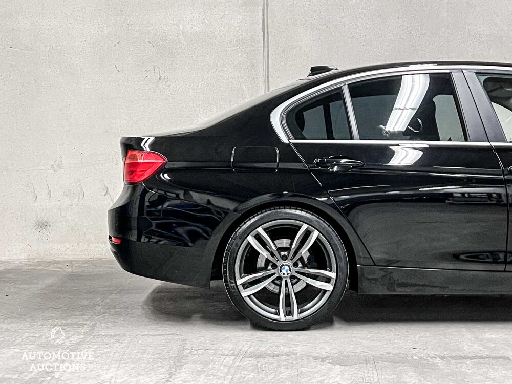 BMW 320i EfficientDynamics Edition Executive 170PS 2013 3er (Original-NL), 1-SKL-22