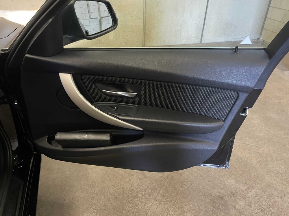 BMW 320i EfficientDynamics Edition Executive 170PS 2013 3er (Original-NL), 1-SKL-22