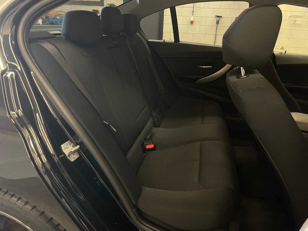 BMW 320i EfficientDynamics Edition Executive 170PS 2013 3er (Original-NL), 1-SKL-22
