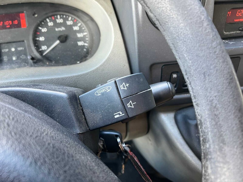 Renault Master T28 1.9dCi L1H1 82hp 2005, 52-BT-HP -Youngtimer