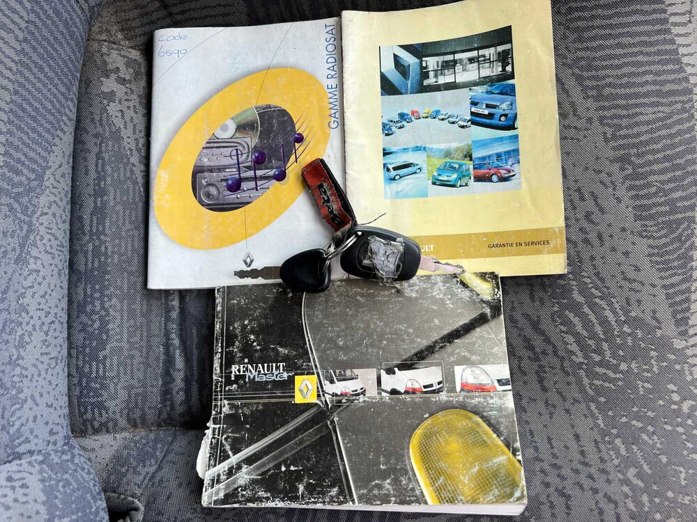 Renault Master T28 1.9dCi L1H1 82hp 2005, 52-BT-HP -Youngtimer