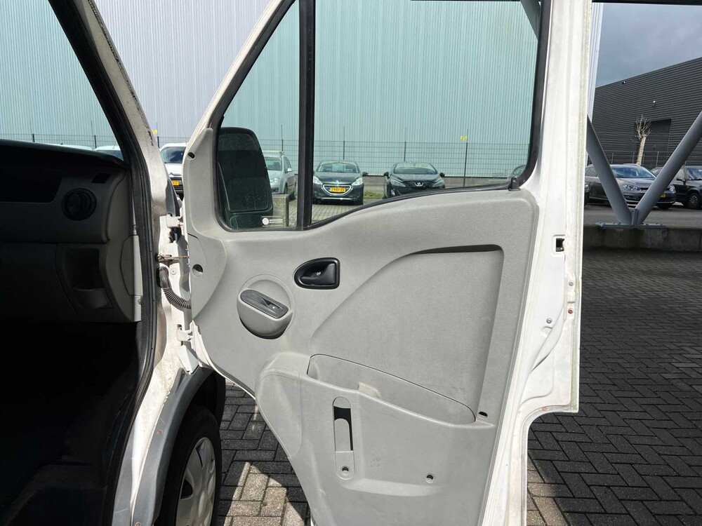 Renault Master T28 1.9dCi L1H1 82hp 2005, 52-BT-HP -Youngtimer