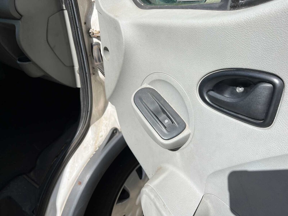 Renault Master T28 1.9dCi L1H1 82hp 2005, 52-BT-HP -Youngtimer