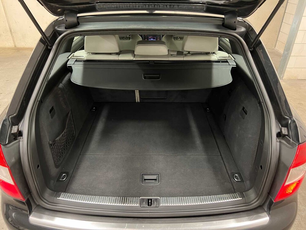 Audi S4 Avant 4.2 V8 Quattro Exclusive 344hp 2003, 26-RD-BV YOUNGTIMER