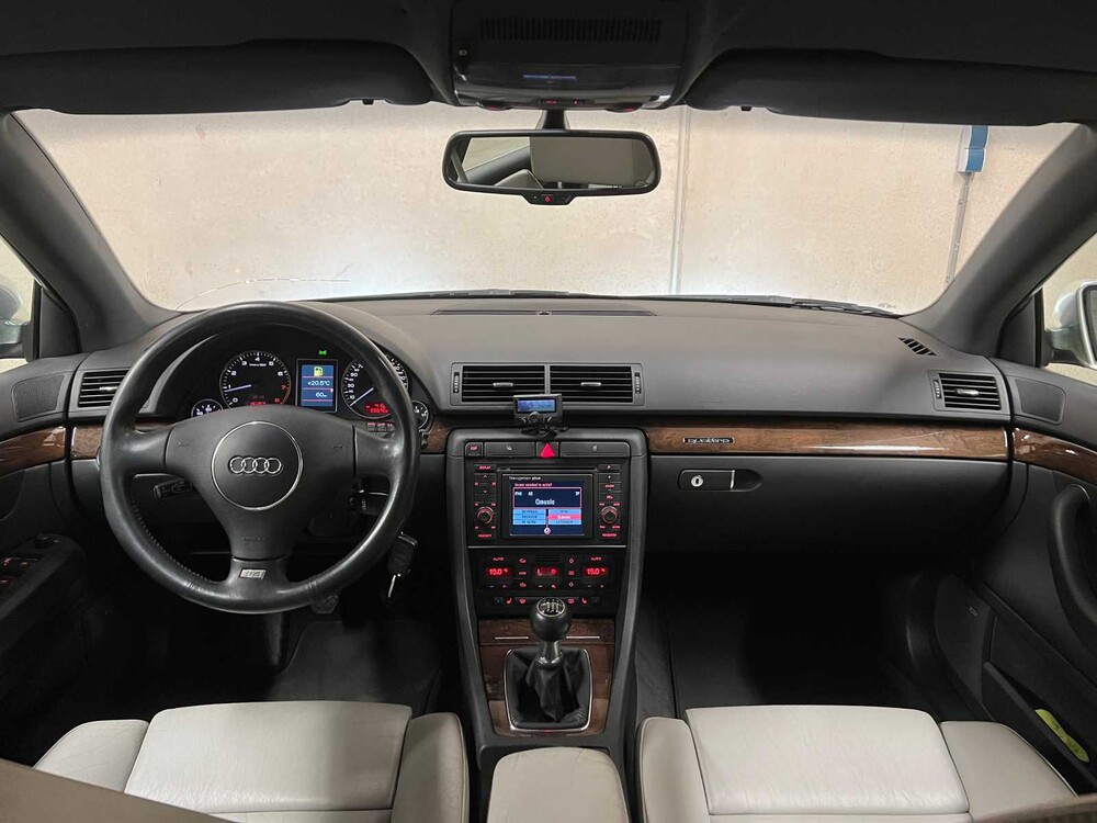 Audi S4 Avant 4.2 V8 Quattro Exclusive 344hp 2003, 26-RD-BV YOUNGTIMER