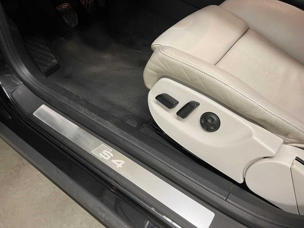 Audi S4 Avant 4.2 V8 Quattro Exclusive 344hp 2003, 26-RD-BV YOUNGTIMER