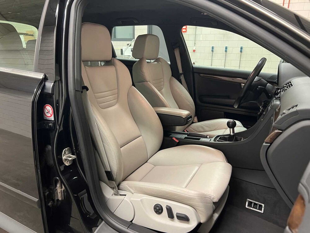 Audi S4 Avant 4.2 V8 Quattro Exclusive 344hp 2003, 26-RD-BV YOUNGTIMER