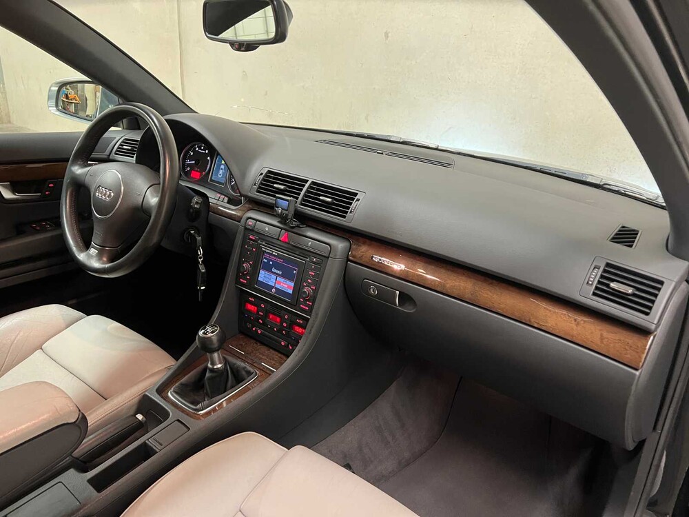 Audi S4 Avant 4.2 V8 Quattro Exclusive 344hp 2003, 26-RD-BV YOUNGTIMER