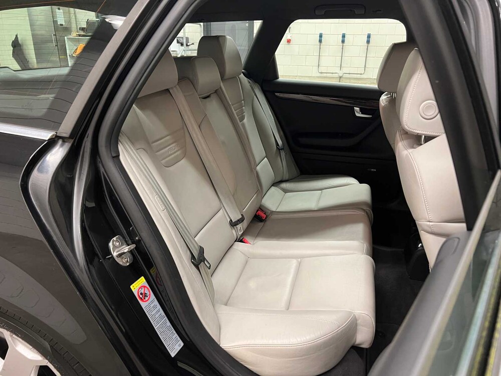 Audi S4 Avant 4.2 V8 Quattro Exclusive 344hp 2003, 26-RD-BV YOUNGTIMER