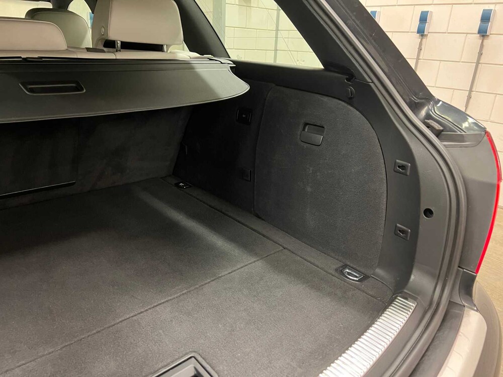 Audi S4 Avant 4.2 V8 Quattro Exclusive 344hp 2003, 26-RD-BV YOUNGTIMER