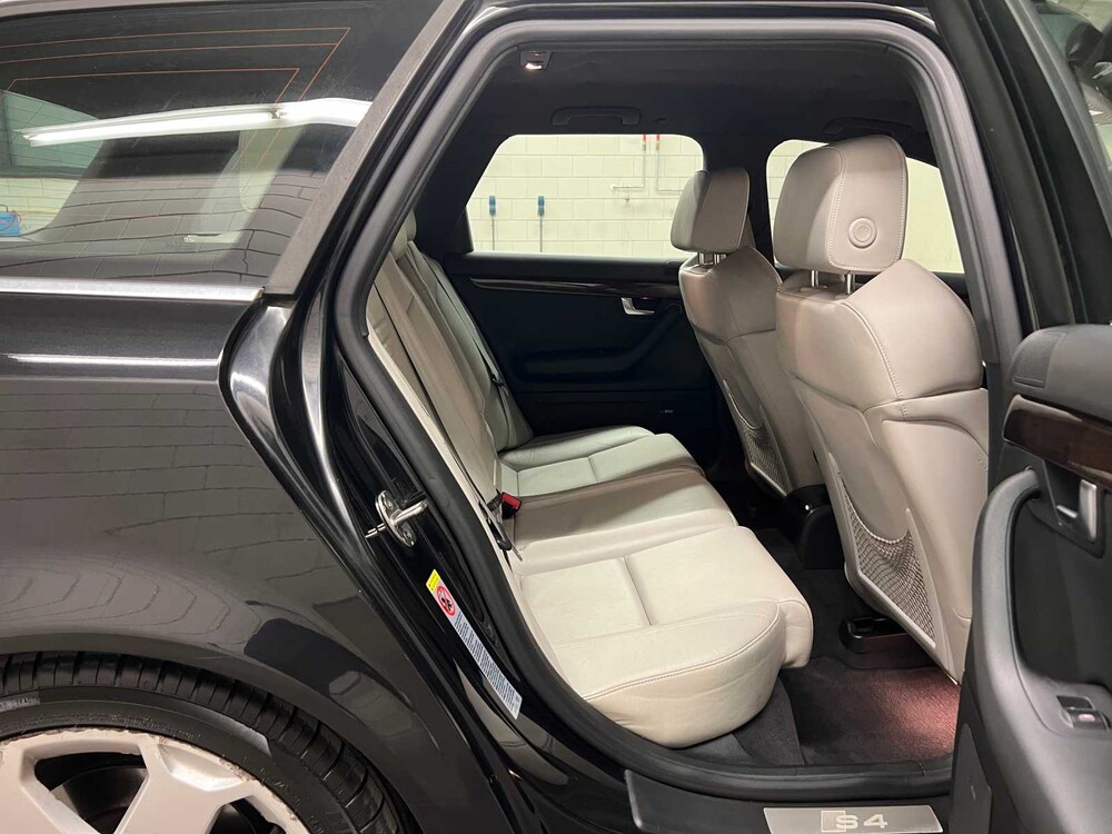 Audi S4 Avant 4.2 V8 Quattro Exclusive 344hp 2003, 26-RD-BV YOUNGTIMER