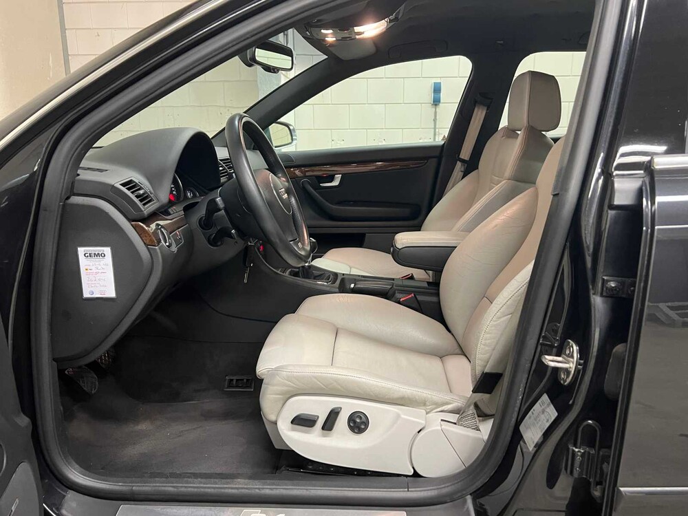 Audi S4 Avant 4.2 V8 Quattro Exclusive 344hp 2003, 26-RD-BV YOUNGTIMER