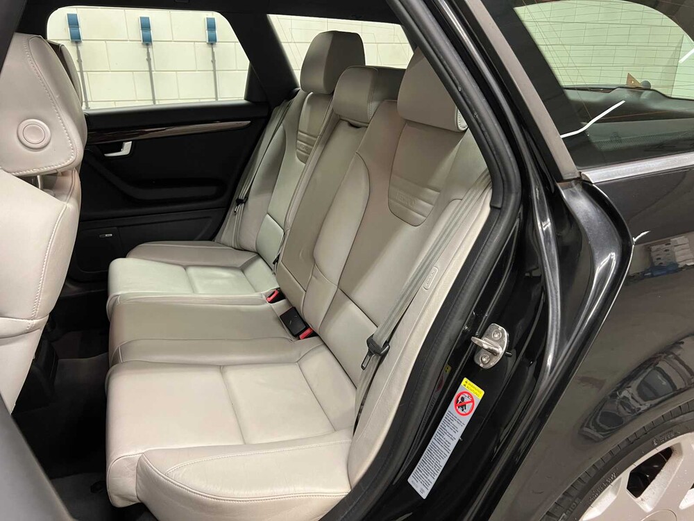 Audi S4 Avant 4.2 V8 Quattro Exclusive 344hp 2003, 26-RD-BV YOUNGTIMER