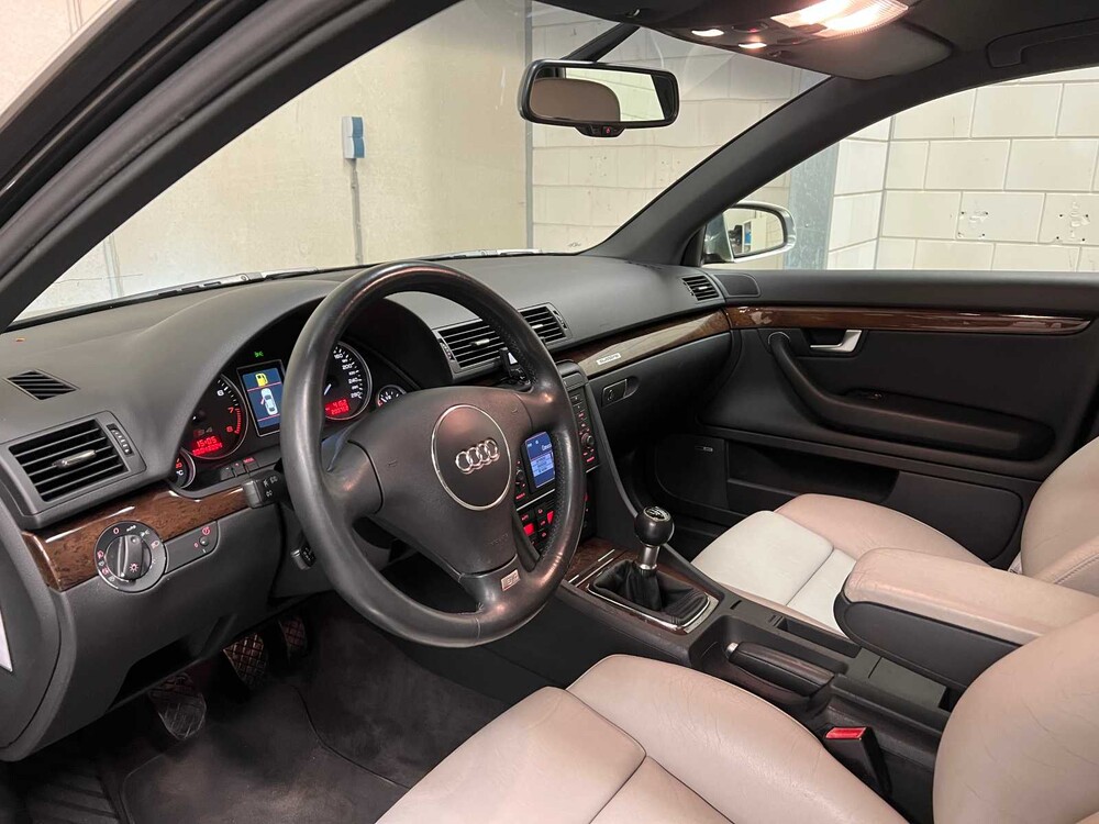 Audi S4 Avant 4.2 V8 Quattro Exclusive 344hp 2003, 26-RD-BV YOUNGTIMER