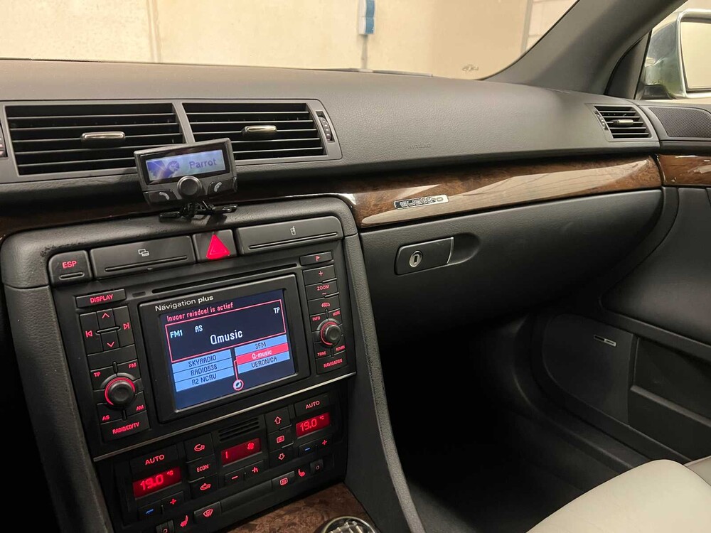 Audi S4 Avant 4.2 V8 Quattro Exclusive 344hp 2003, 26-RD-BV YOUNGTIMER