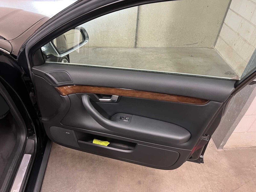 Audi S4 Avant 4.2 V8 Quattro Exclusive 344hp 2003, 26-RD-BV YOUNGTIMER