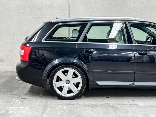 Audi S4 Avant 4.2 V8 Quattro Exclusive 344hp 2003, 26-RD-BV YOUNGTIMER