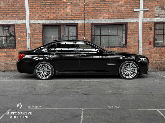 BMW 740i M-Sport 3.0 L6 326hp 2011 7-Series