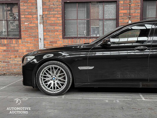 BMW 740i M-Sport 3.0 L6 326hp 2011 7-Series