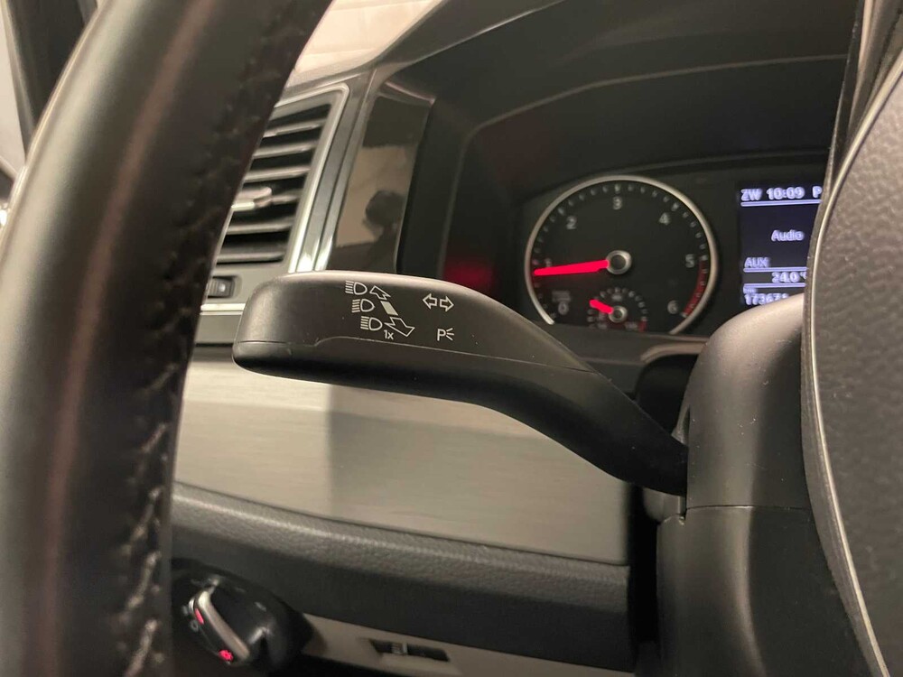 Volkswagen Transporter 2.0 Bi-TDI DSG Highline Dubbele Cabine 204pk 2018 (Origineel-NL), V-717-KN