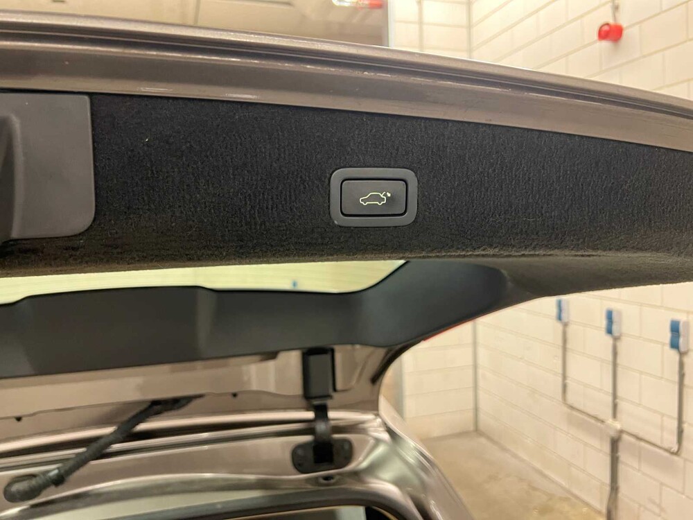 Volvo XC70 2.4 D5 Momentum 185hp 2008 (Original-NL & 2nd owner), 11-ZG-TG YOUNGTIMER