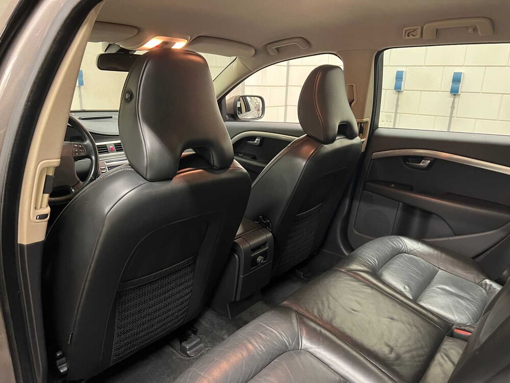 Volvo XC70 2.4 D5 Momentum 185hp 2008 (Original-NL & 2nd owner), 11-ZG-TG YOUNGTIMER