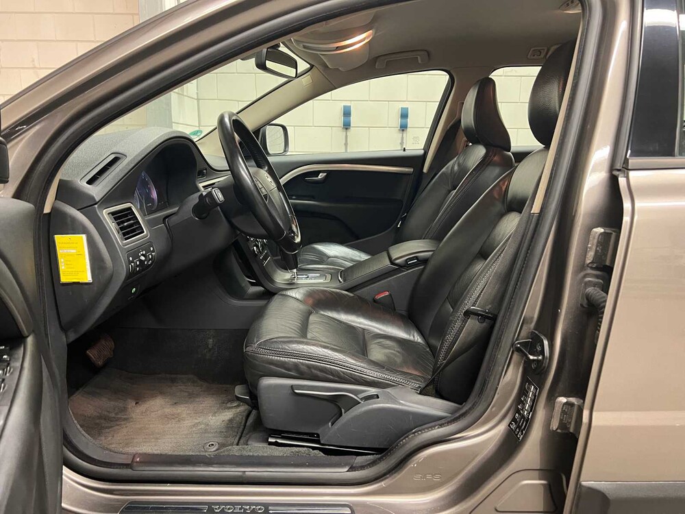 Volvo XC70 2.4 D5 Momentum 185hp 2008 (Original-NL & 2nd owner), 11-ZG-TG YOUNGTIMER